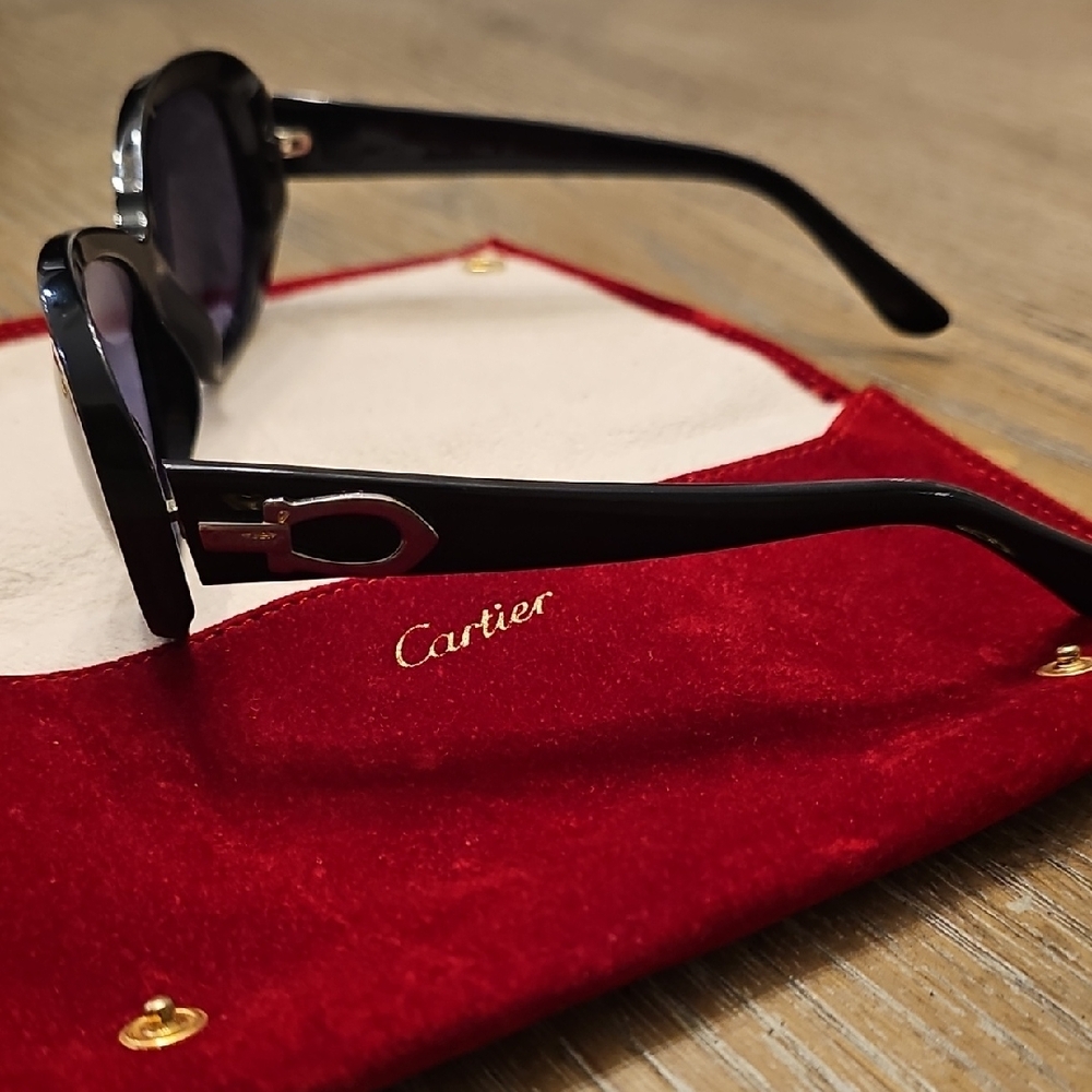 Cartier Black Luxury Glasses Sleek Design - Picture 3 of 6